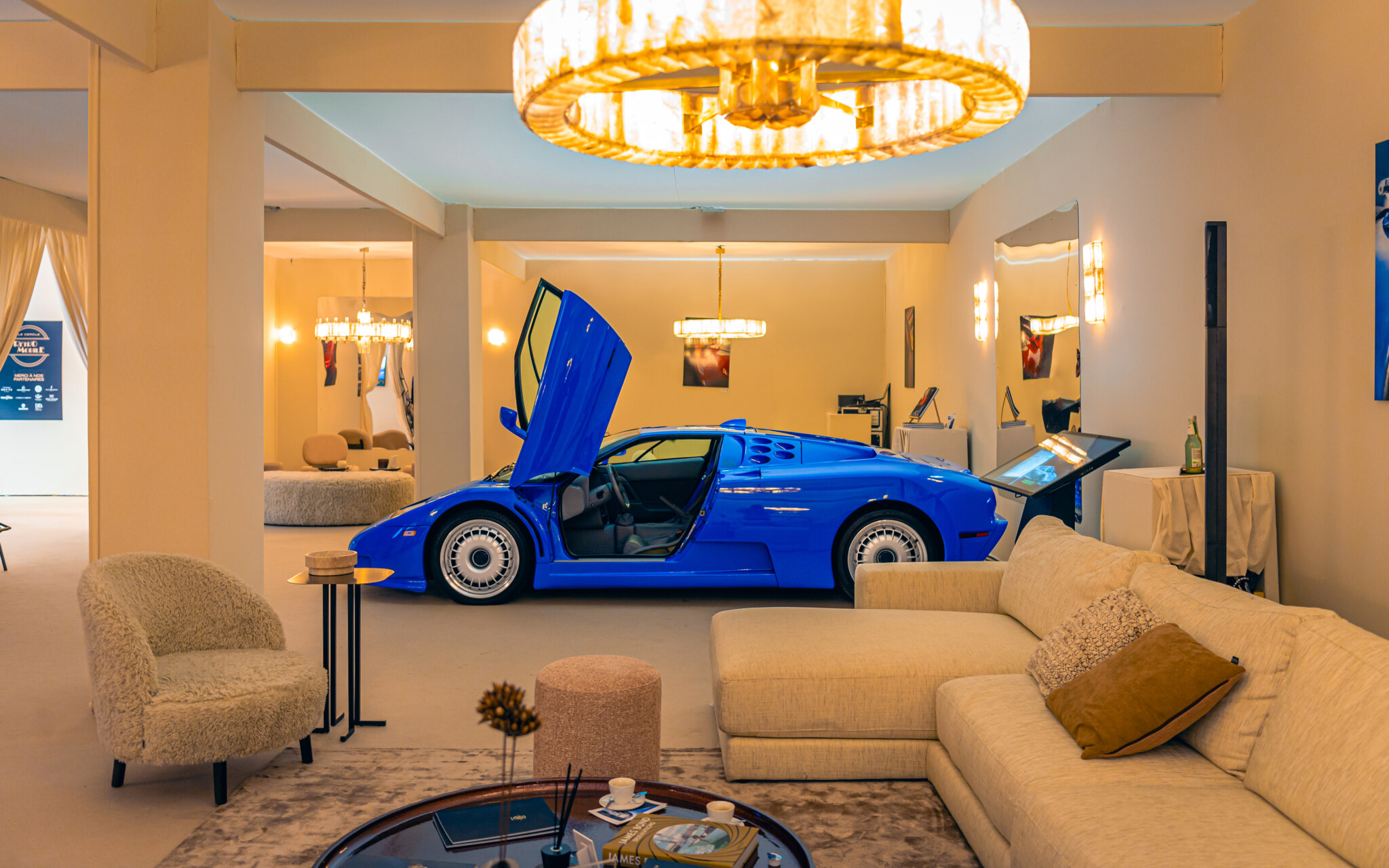 Bugatti EB110 SS Dauer en Le Cercle, espacio de Supercar Owners Circle en Retromobile 2025