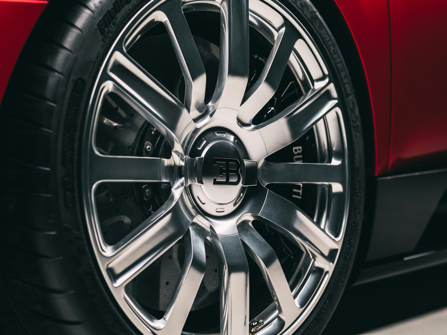 Rueda del Bugatti FKP Hommage con diseño elegante y moderno