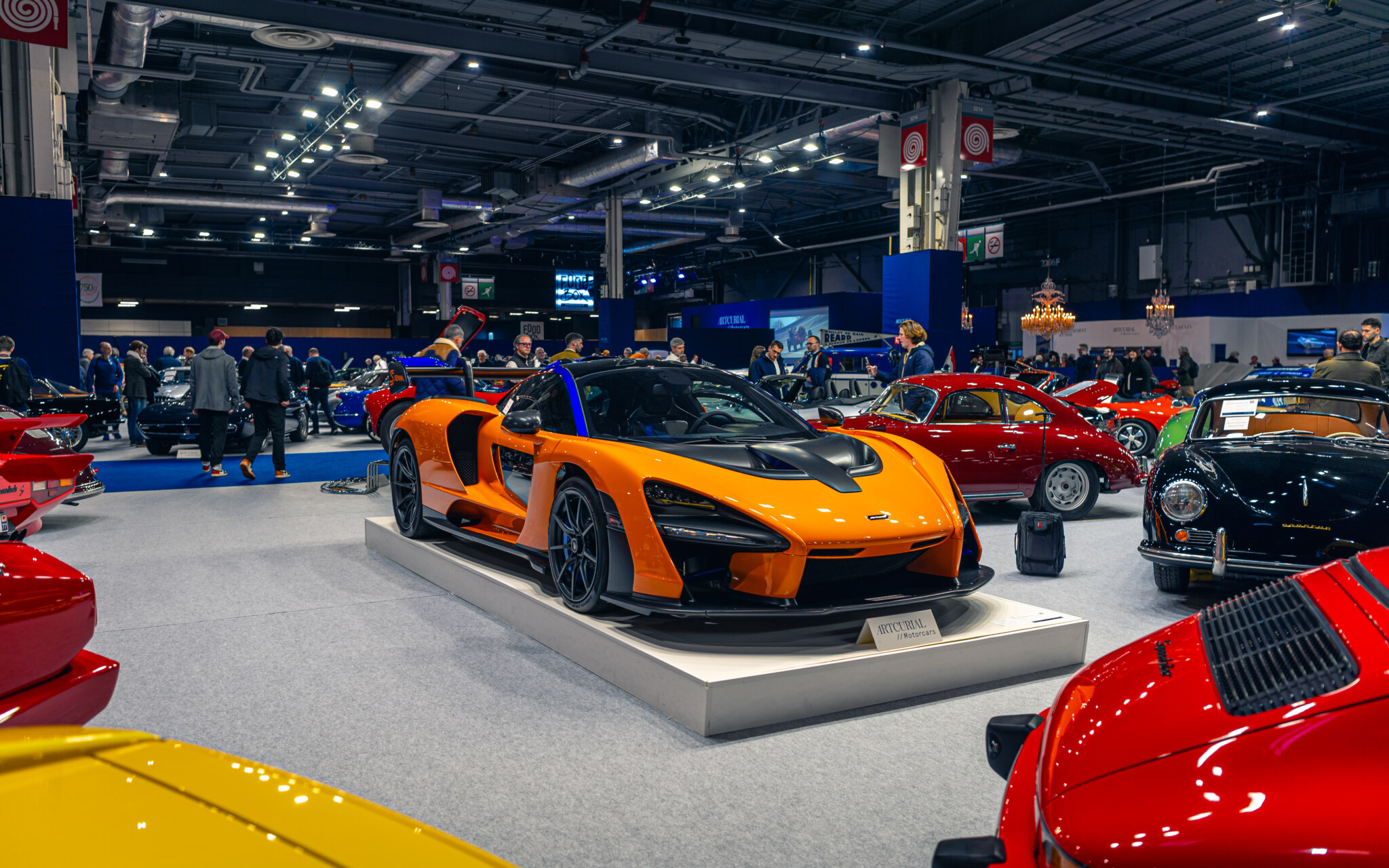 McLaren Senna en el evento Rétromobile 2026 en París