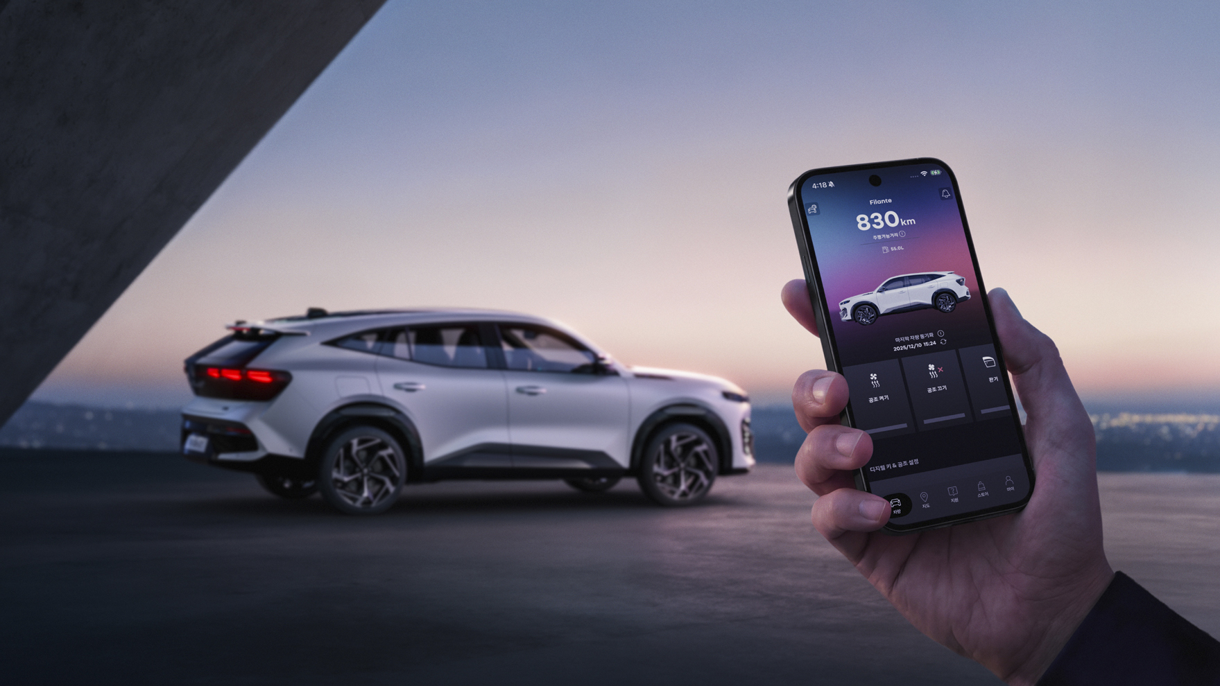 Automóvil Renault Filante con un teléfono mostrando información del vehículo