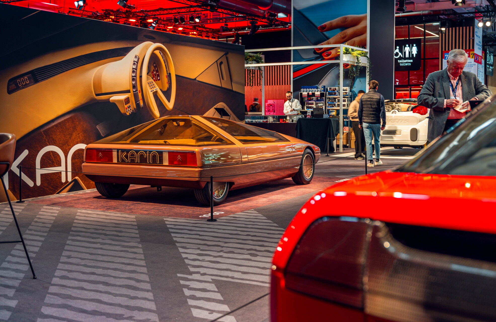 Citroën Karin, un concept car expuesto en Rétromobile 2026 con diseño innovador.