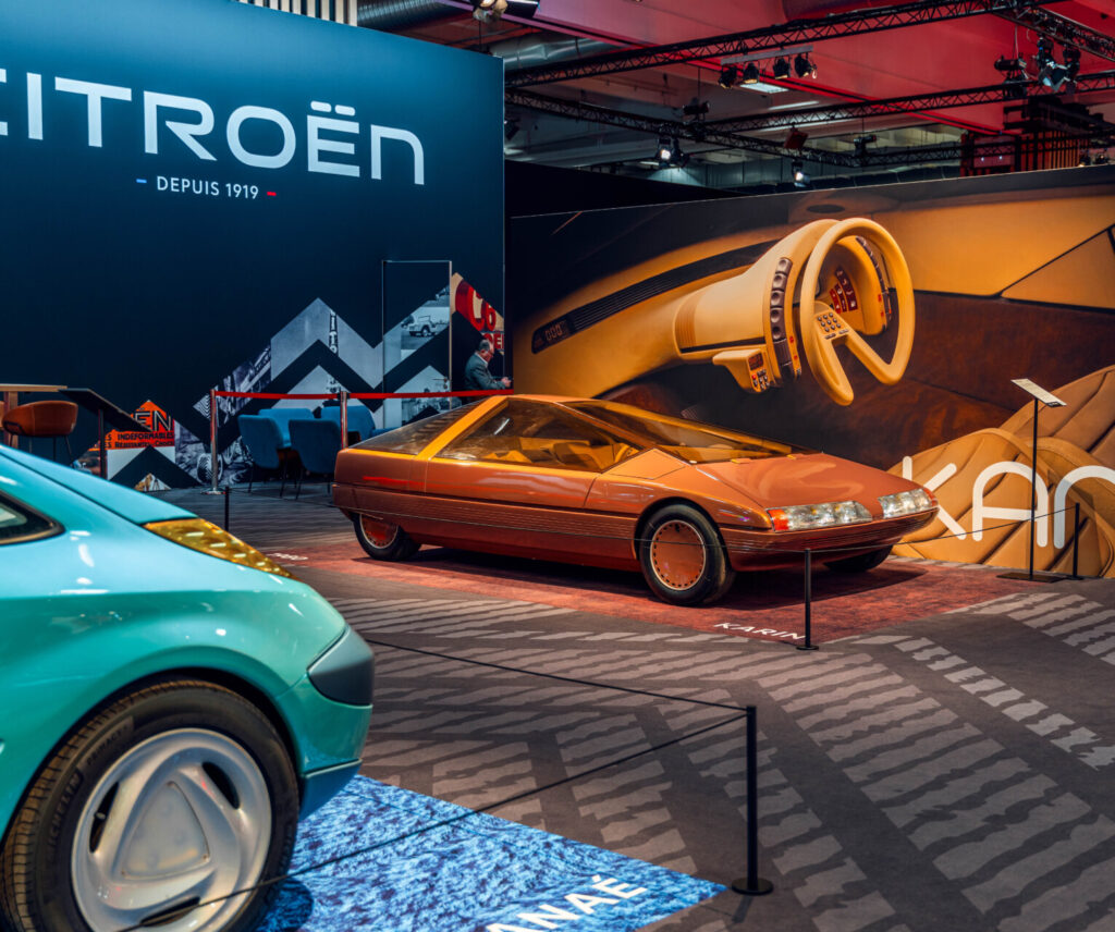 El Citroën Karin expuesto en Rétromobile 2026, un diseño automotriz icónico.