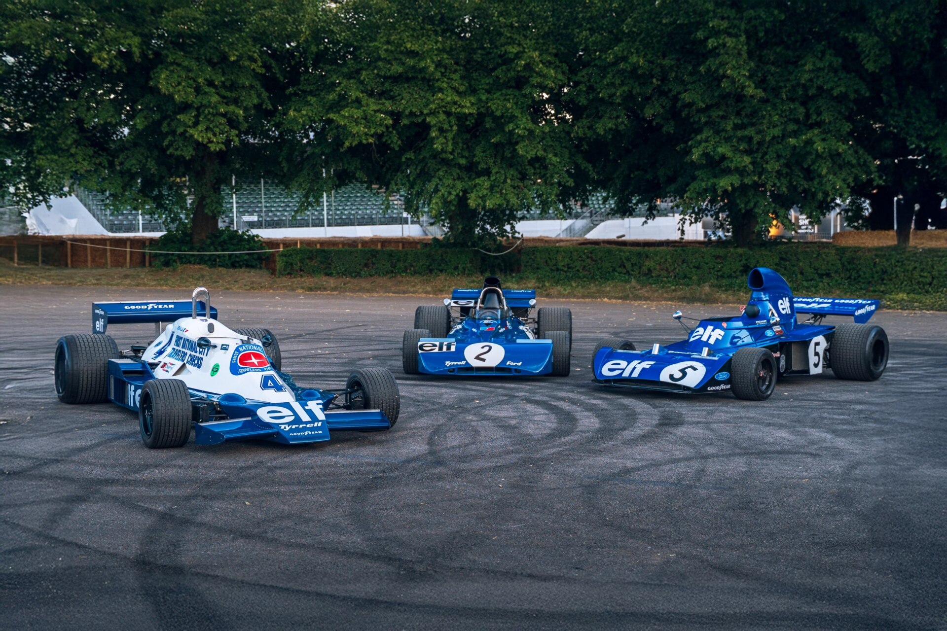 Tres coches de Fórmula 1 antiguos en Goodwood