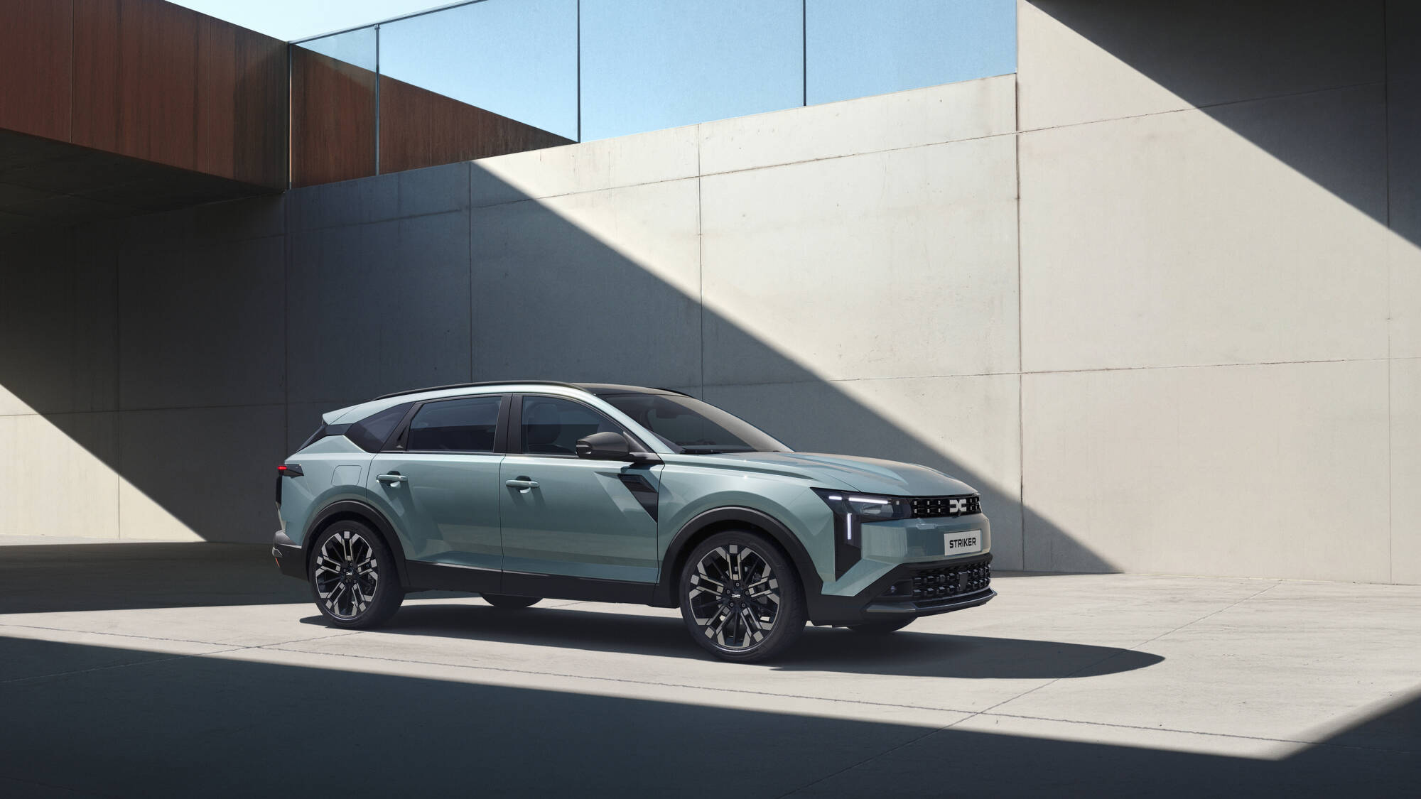 Dacia Striker en un entorno moderno y minimalista