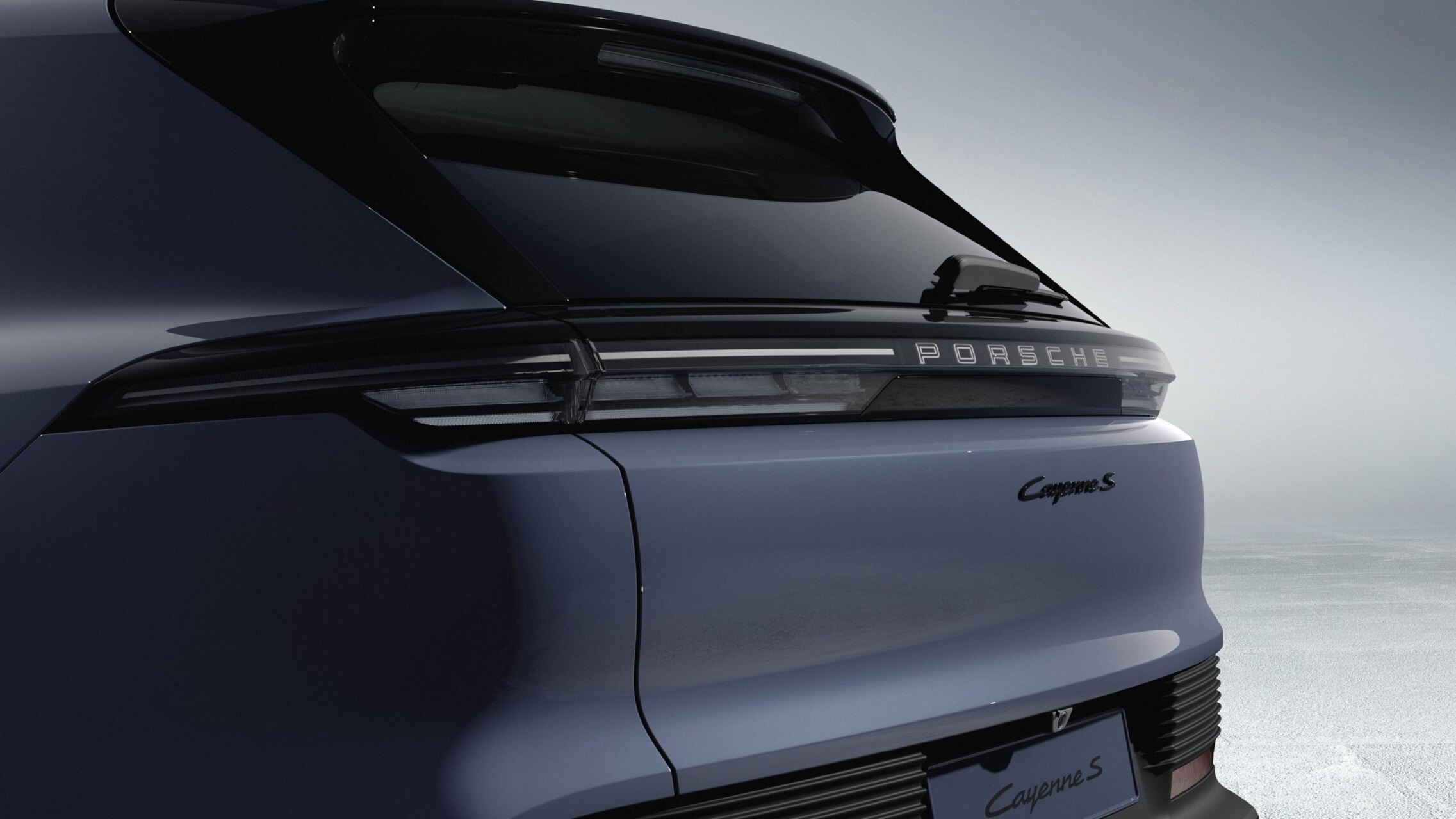 Vista trasera del Porsche Cayenne S Electric con diseño moderno y elegante