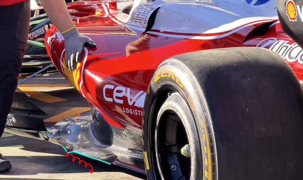 Detalles en el suelo del SF-26