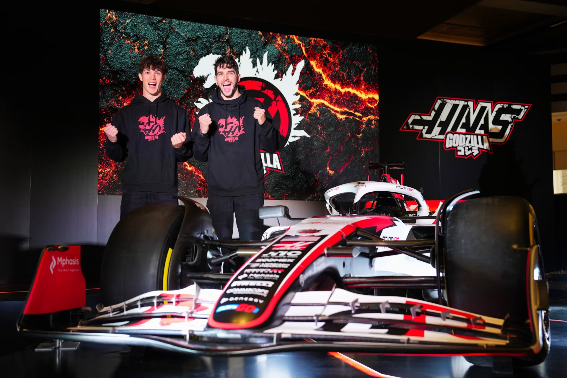 Presentación de la livery especial de Haas con Godzilla en el GP de Japón