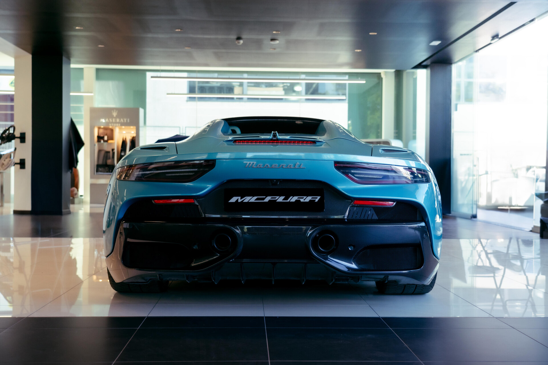 Presentación nacional del Maserati MCPURA en el nuevo concesionario de Bilbao