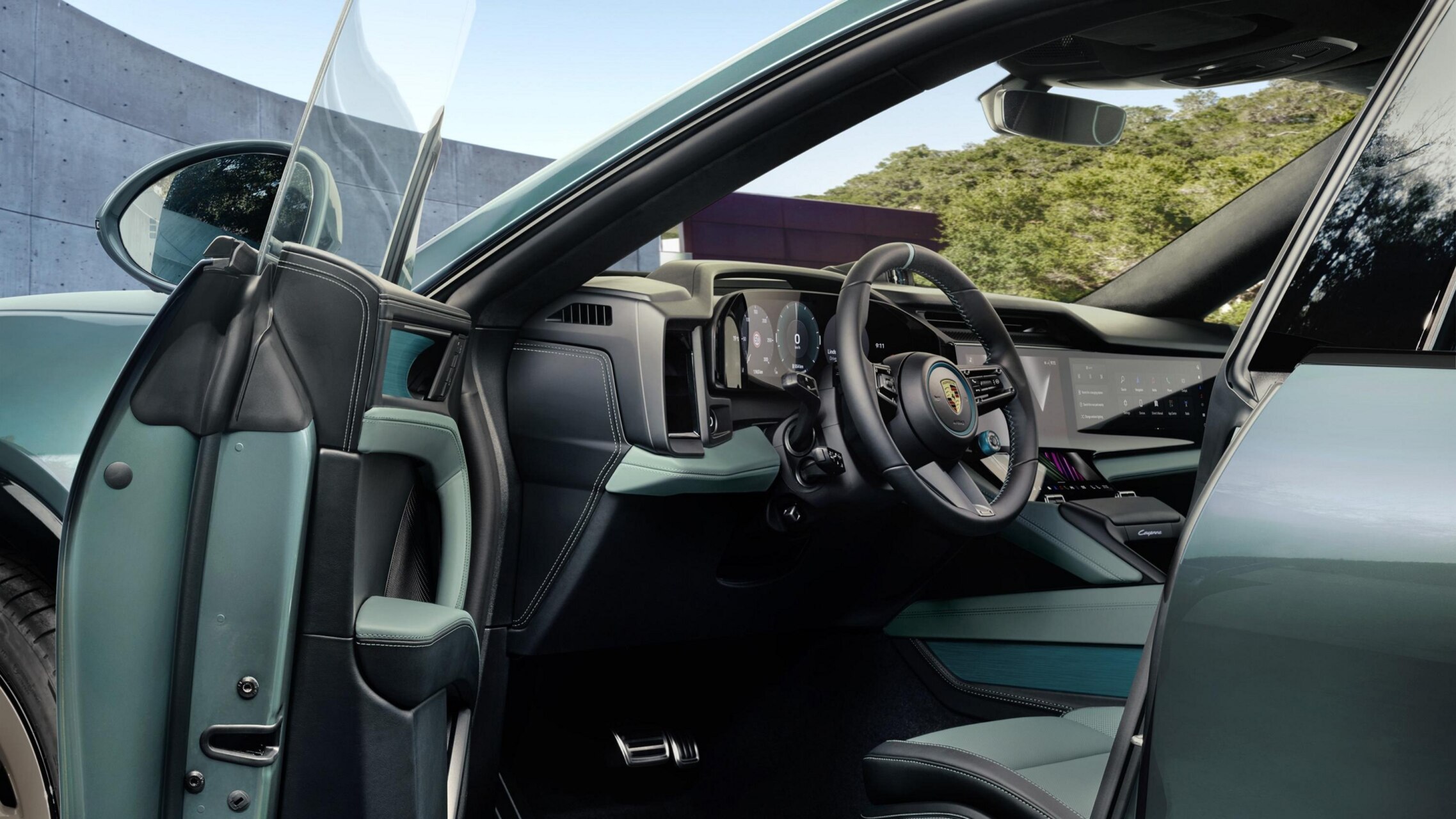 Interior del Porsche Cayenne S Electric con diseño moderno y tecnología avanzada