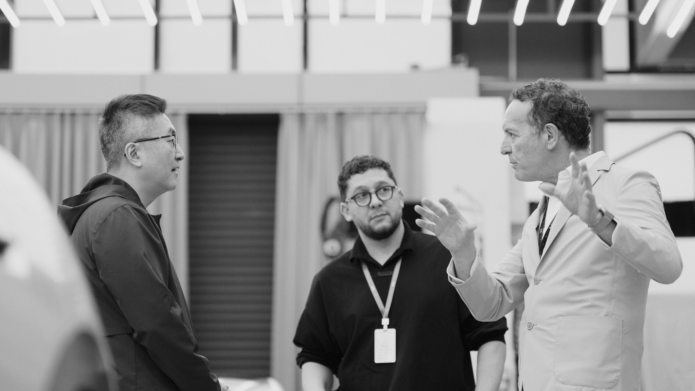 JuanMa López junto a Brian Gu (Vicepresidente y Presidente) y Rafik Ferrag (Director Creativo)