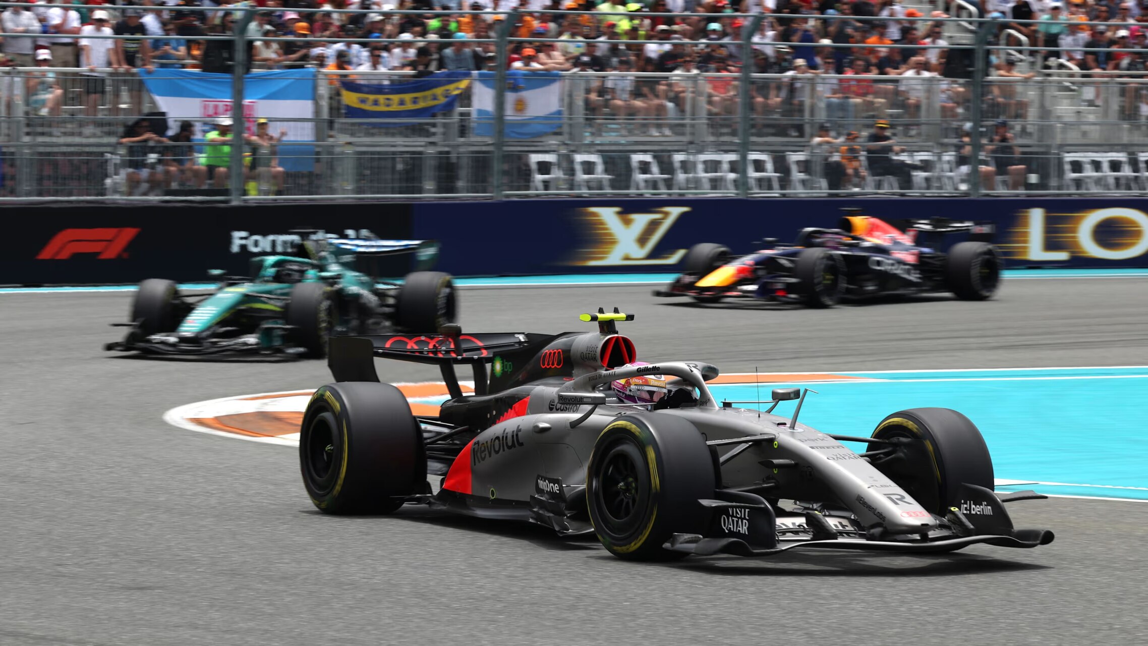 Gabriel Bortoleto pilotando el R26 en el GP de Miami de 2026