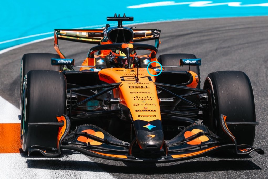 Nuevo soporte de los espejos retrovisores del MCL40