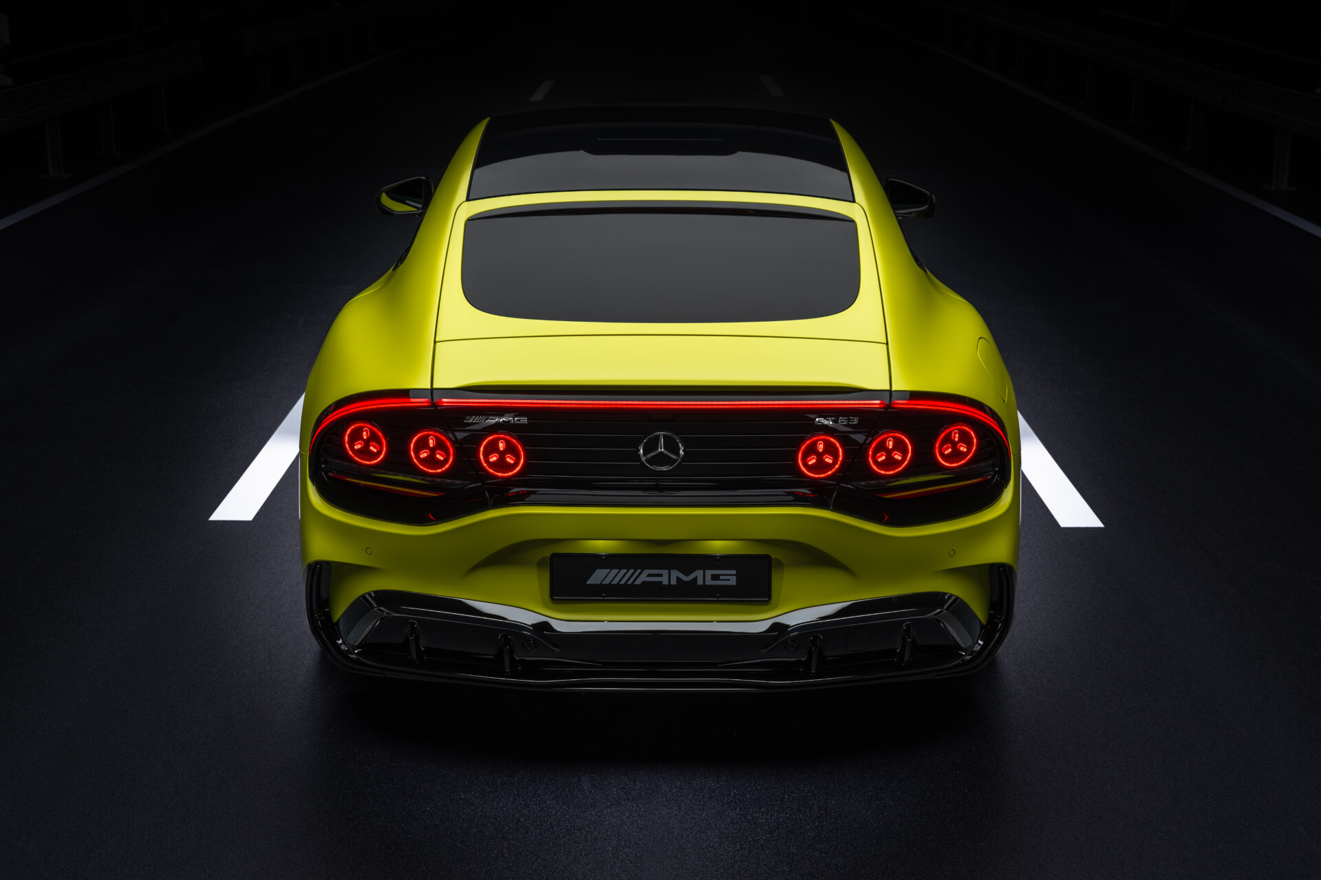 Vista trasera del Mercedes-AMG GT 4 Puertas Coupé eléctrico en color amarillo