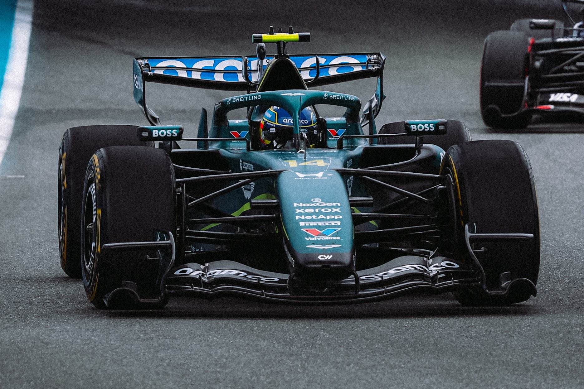 Fernando Alonso conduciendo el AMR26 en el GP de Miami de 2026