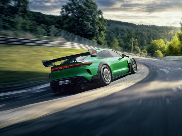 Porsche Taycan Turbo GT con kit Manthey en Nürburgring