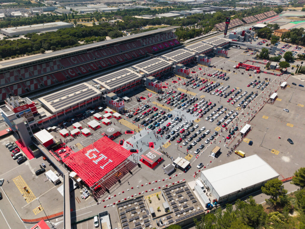 Más de 1.500 Golf GTI en el Circuit de Barcelona-Catalunya: así vivimos el GTI 50 Fest