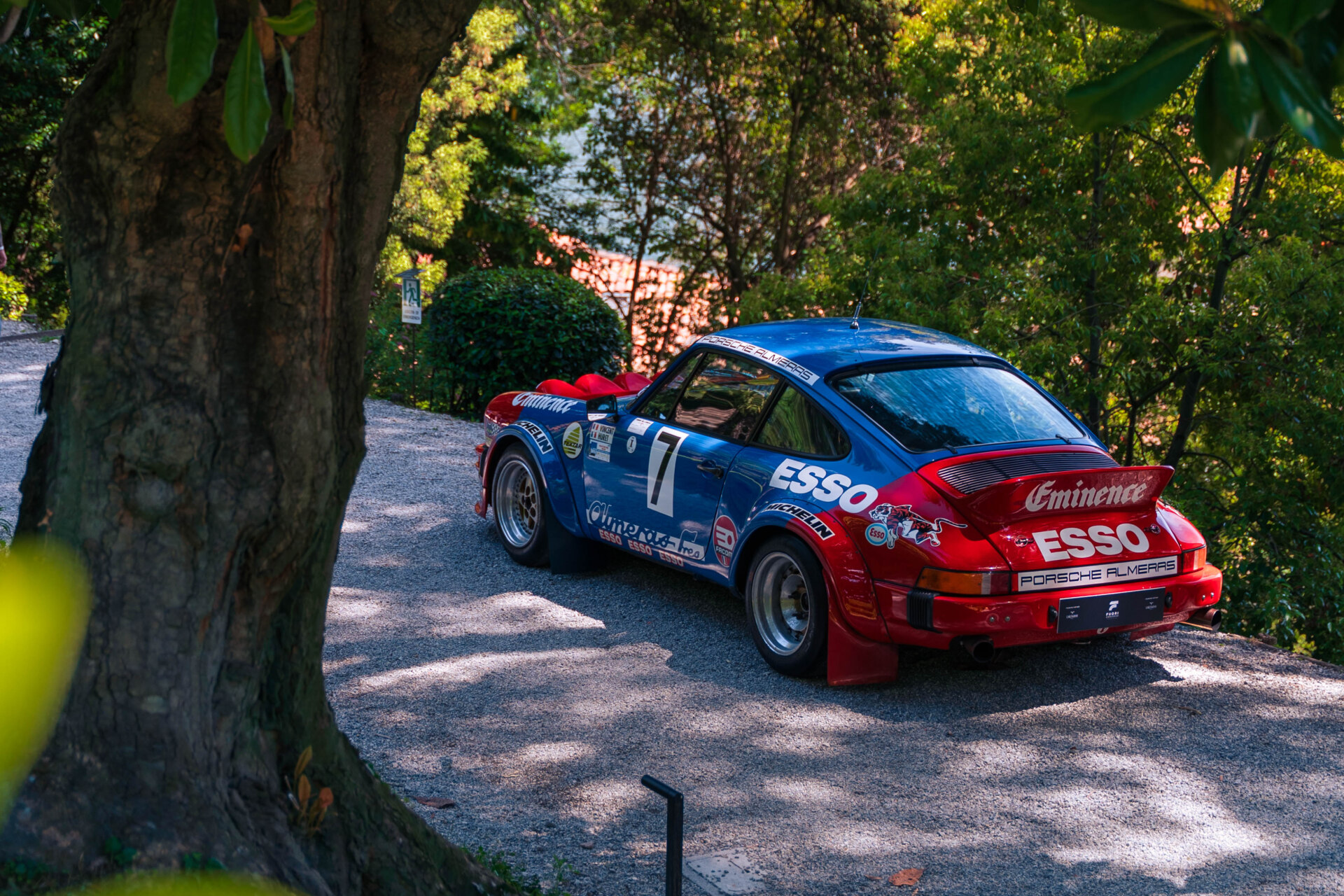 El recinto de Rally con los modelos de competición de Porsche. (Autor: Pau Mesas)