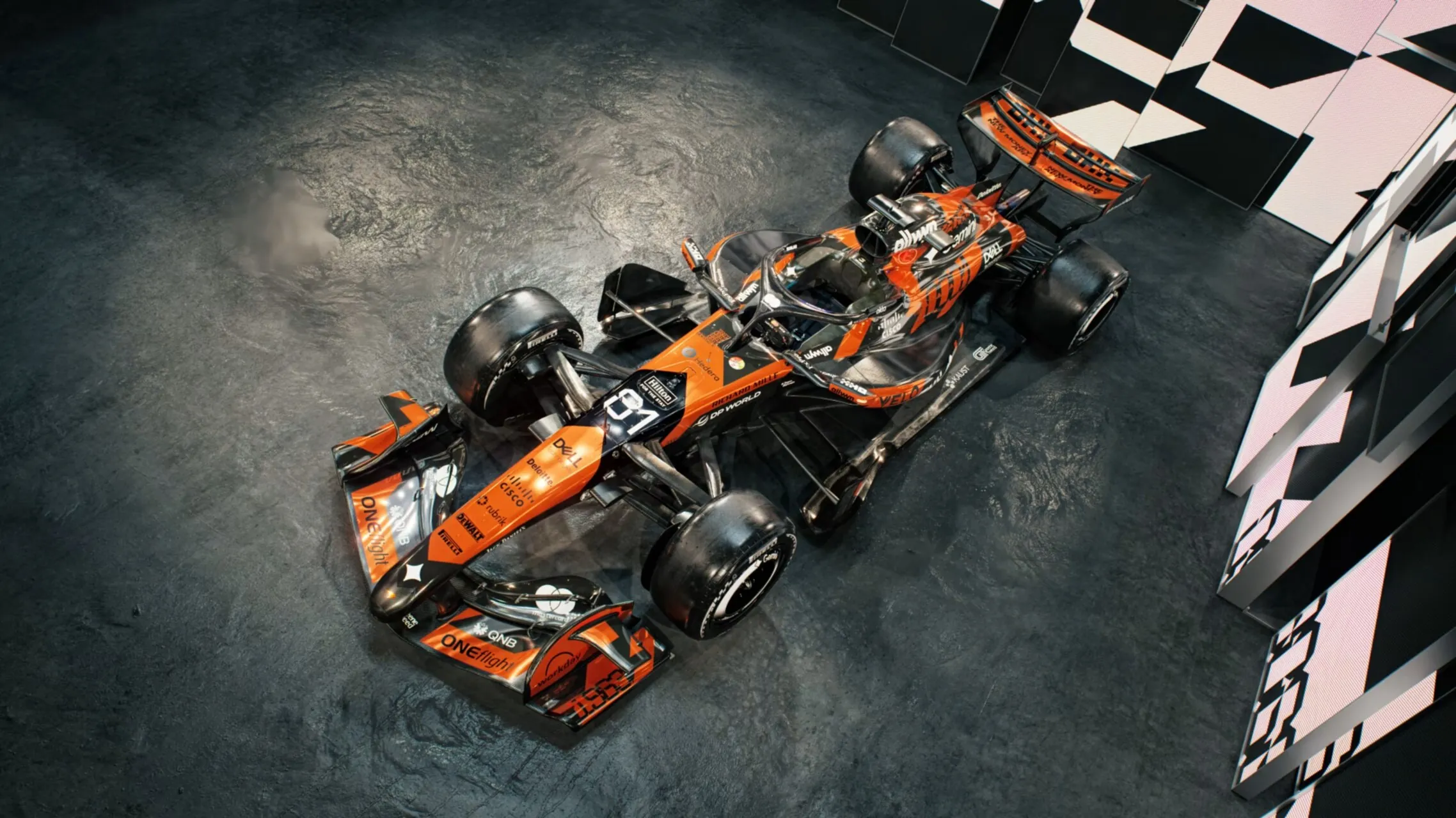Coche de Fórmula 1 McLaren con livery conmemorativa del Gran Premio 1000