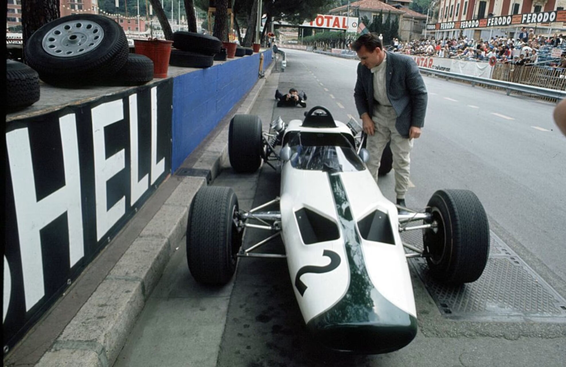 Coche de Fórmula 1 McLaren M2B en el GP de Silverstone