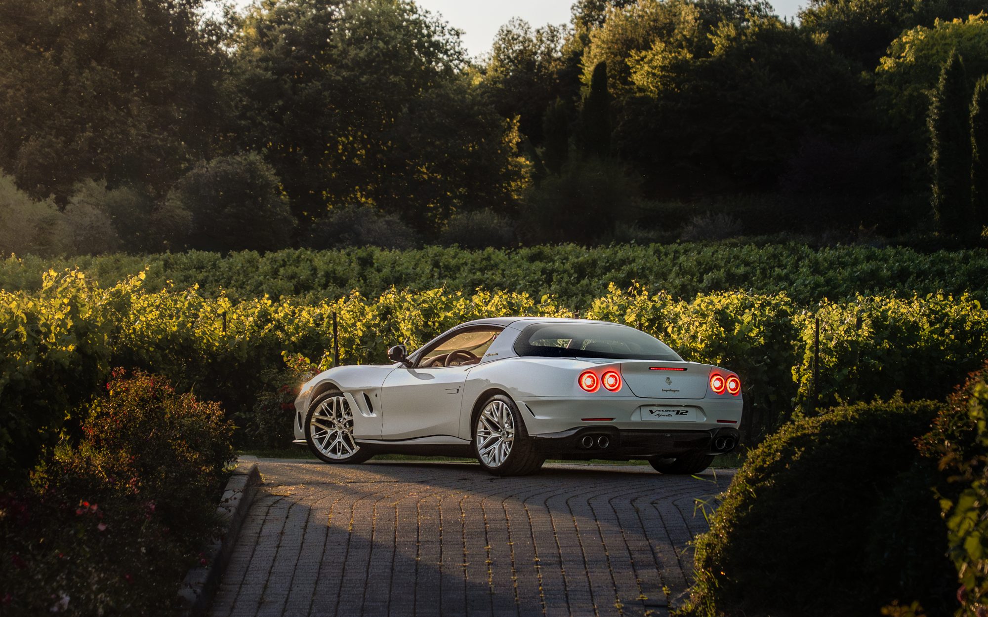 Touring Superleggera Veloce12 Aperta