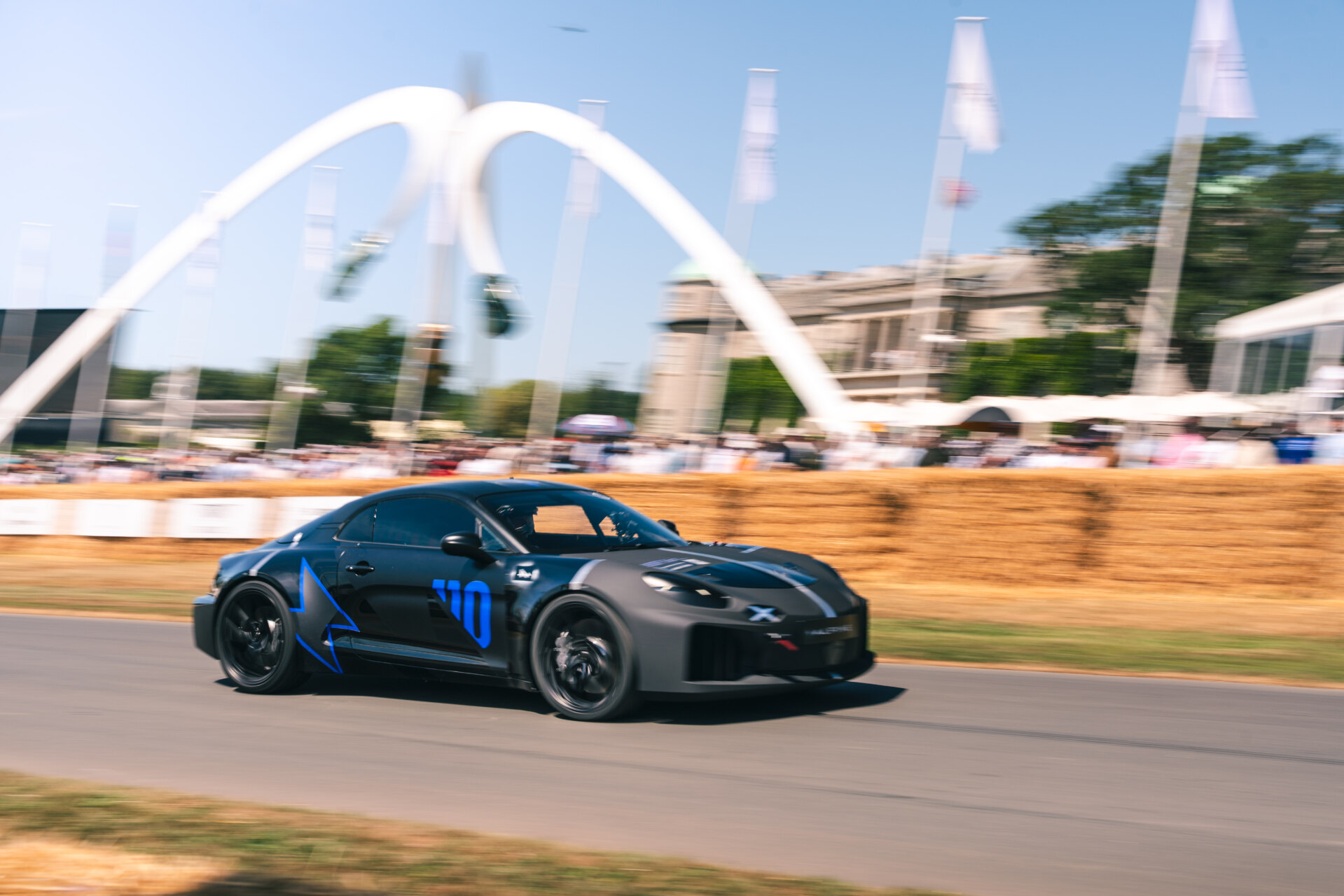 El Alpine A110 Future en movimiento durante el Goodwood Festival de Speed.