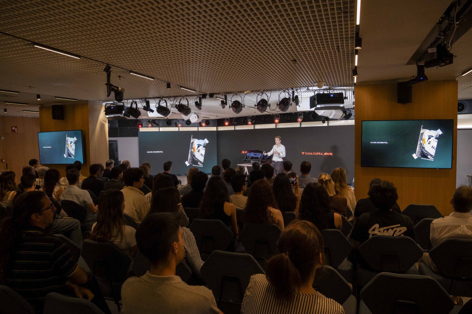 El Premio IED CarDesign.es 2026 distingue la mejor tesis de Diseño de Transporte 2026