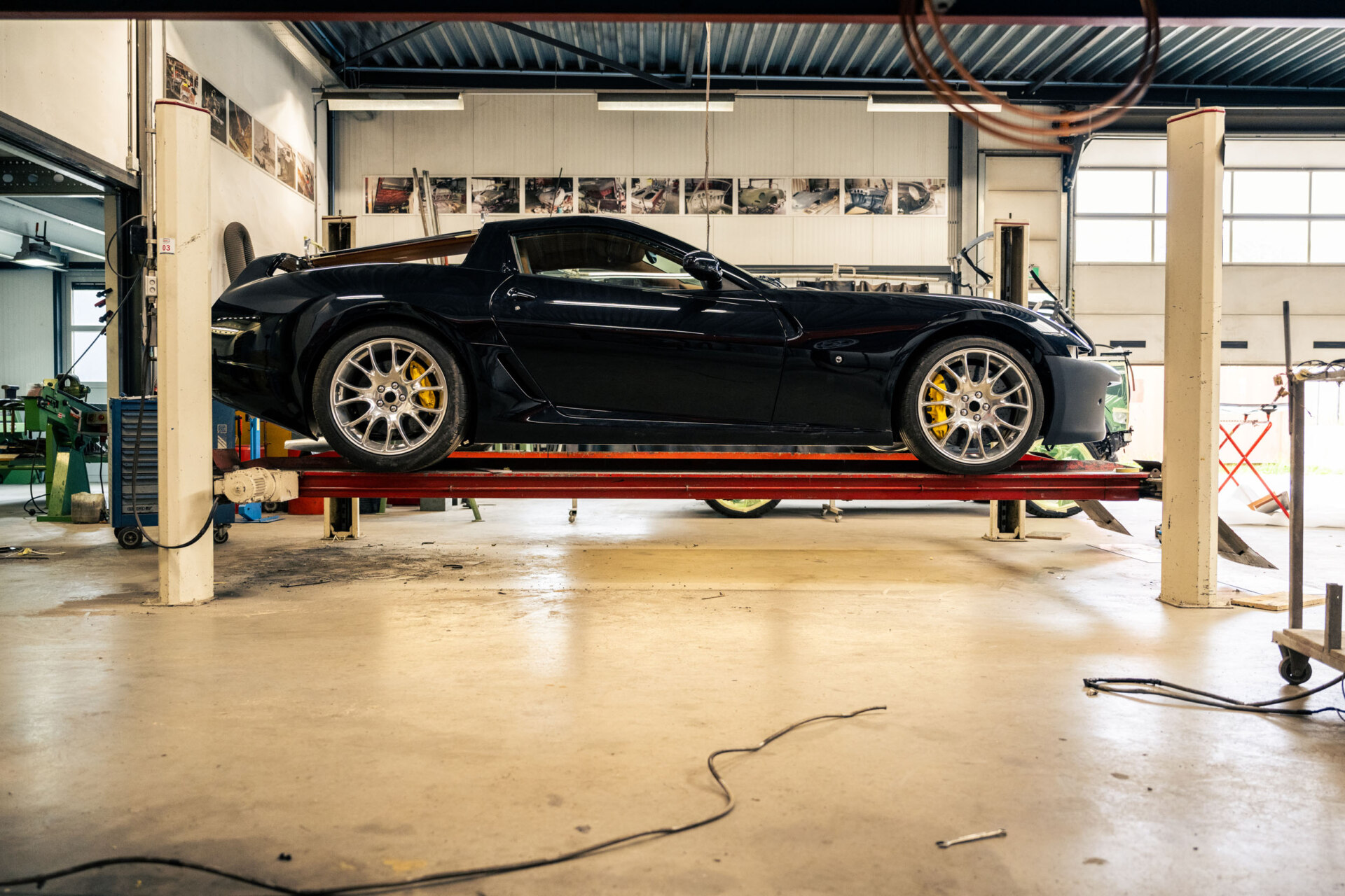 Niels van Roij Daytona Shooting Brake Hommage en el taller del estudio