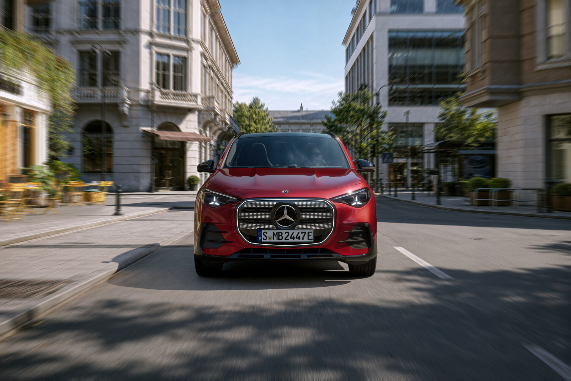 Nuevo Mercedes-Benz GLA 2026 en una calle urbana