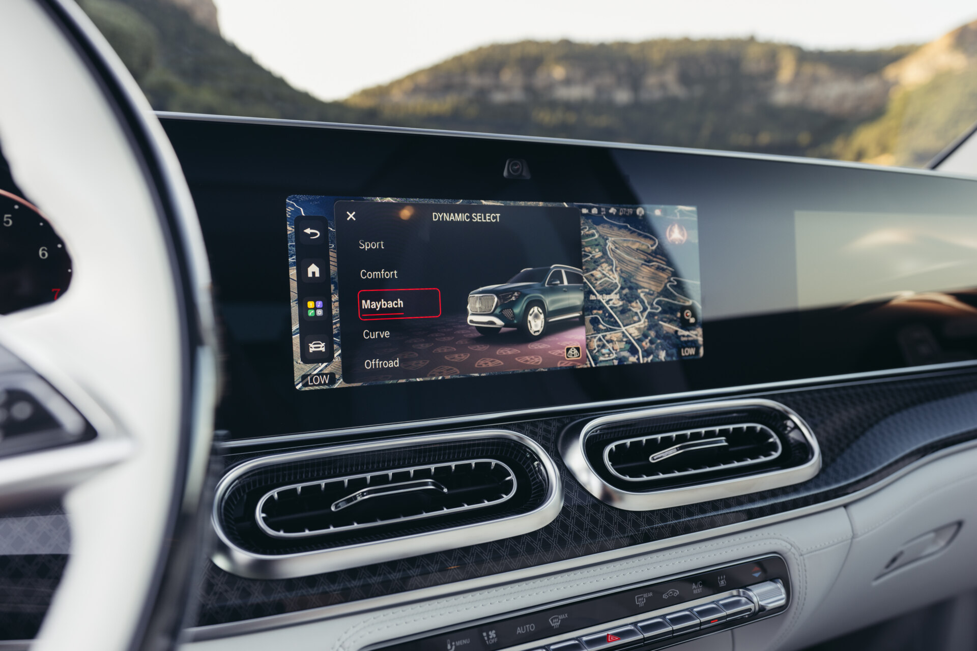 Pantalla de infoentretenimiento del Mercedes-Maybach GLS 680 2027