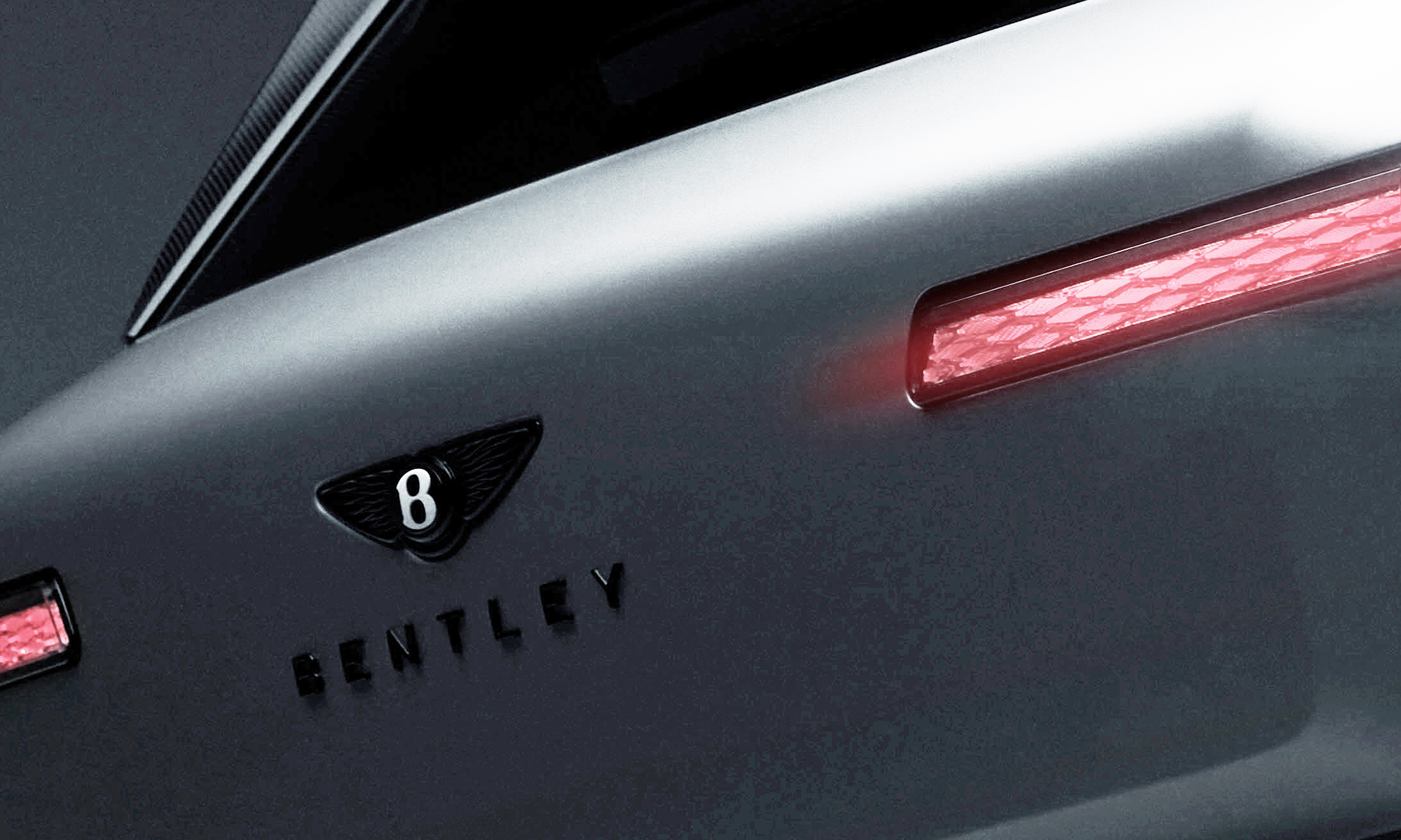 Vista trasera del Bentley Torcal con diseño moderno y elegante