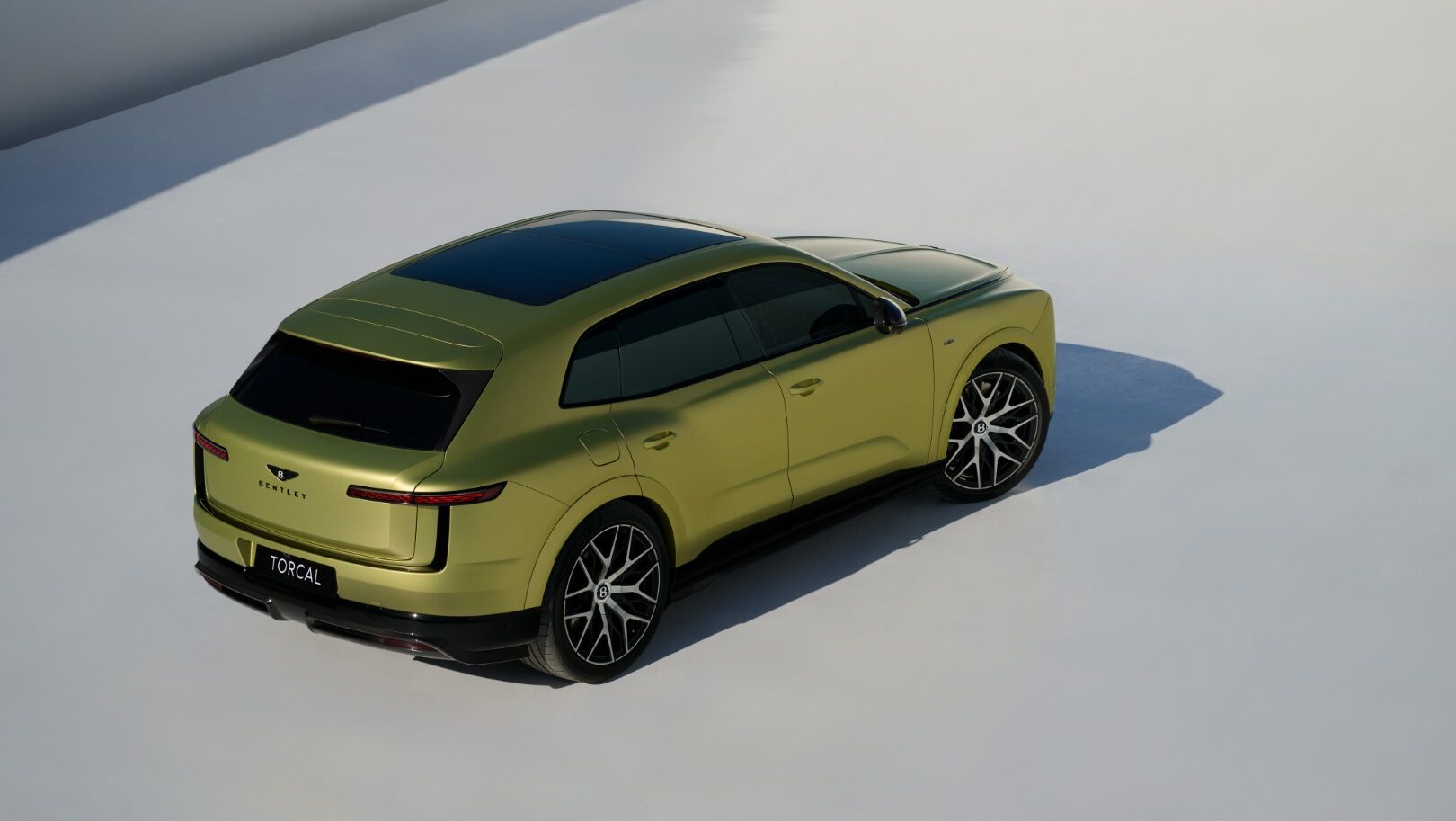 Vista trasera del Bentley Torcal, un SUV eléctrico de lujo