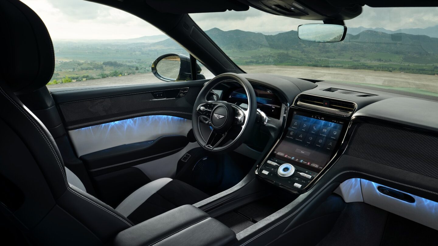 Interior del Bentley Torcal con diseño moderno y tecnología avanzada