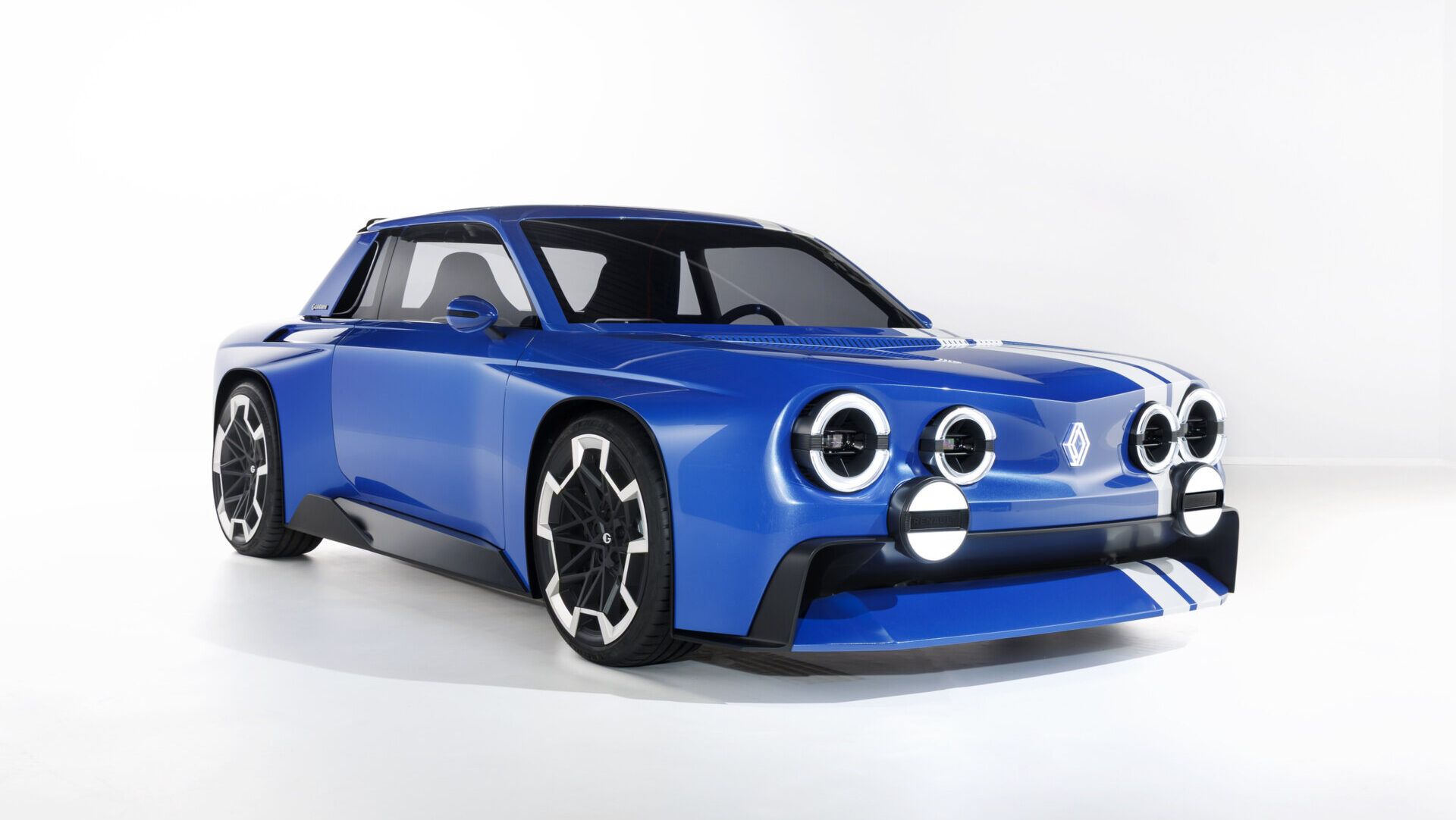 Renault 8 Gordini Concept en un fondo blanco, diseño moderno y deportivo.