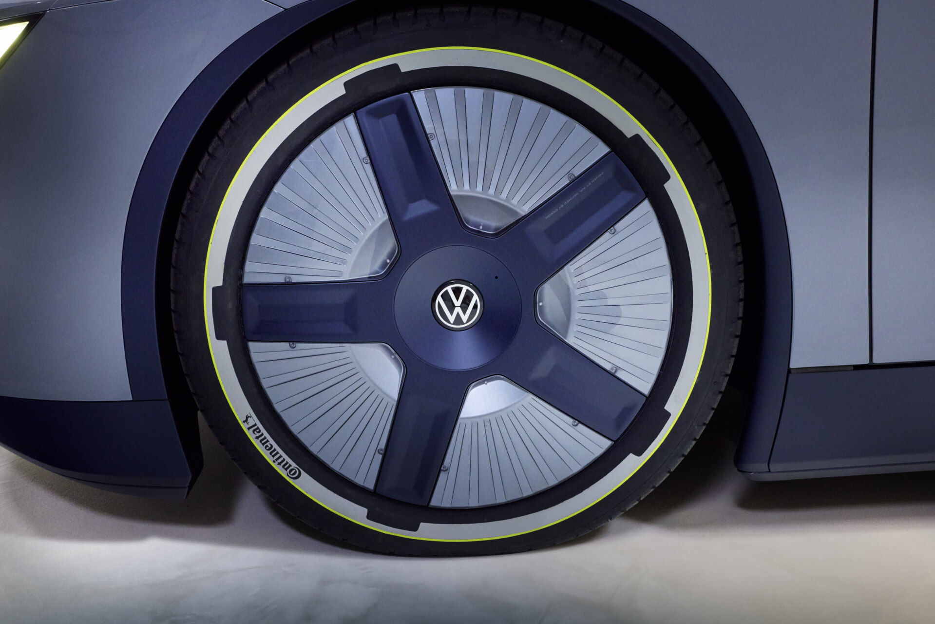 Rueda del prototipo Volkswagen Mission Efficiency con diseño aerodinámico