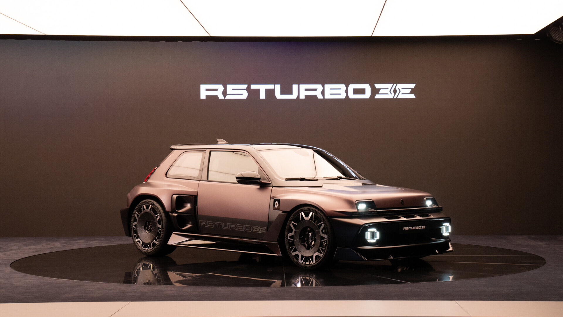 Renault 5 Turbo 3E expuesto en el Salón del Automóvil de París 2026