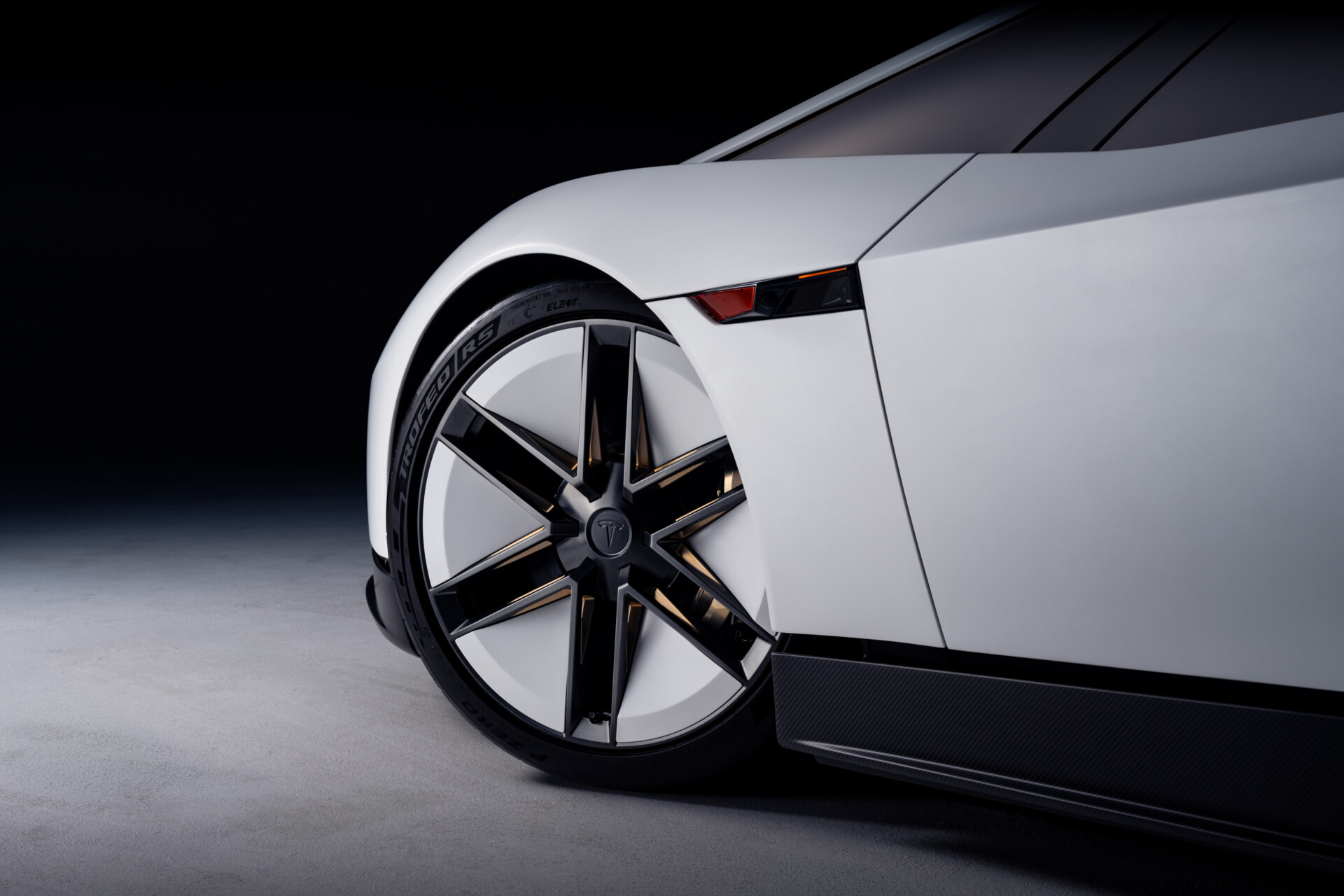 Rueda delantera del Tesla Roadster