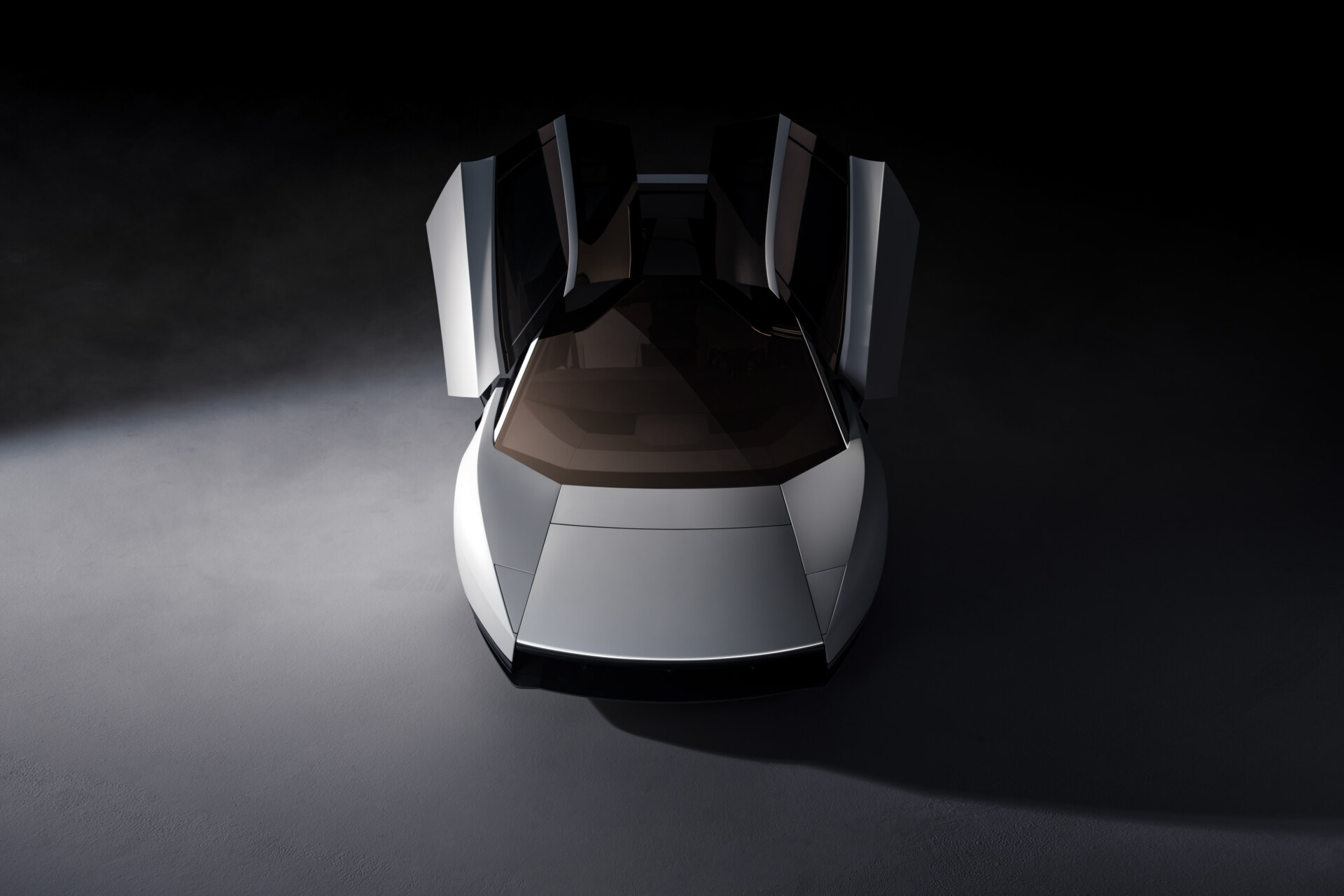 Vista frontal del Tesla Roadster plateado